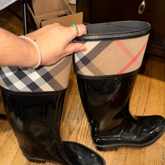 Black Burberry Rain Boots Size 7 - Picture 2 of 3